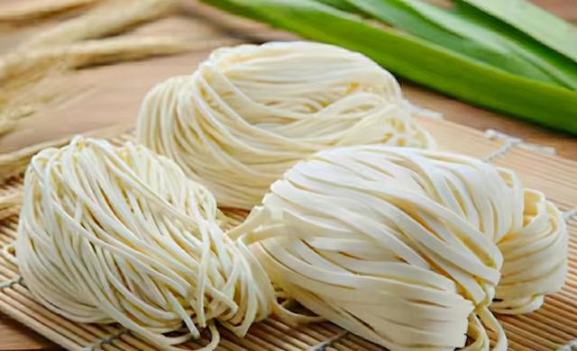 面条是糖尿病的“加速剂”？医生：不止面条，这6物，尽量少吃