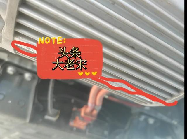 发动机号在车的哪个部位(车发动机号在哪儿看)