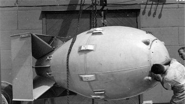 中国首枚原子弹爆炸成功，毛主席却要求先通知日本，这究竟是为何
