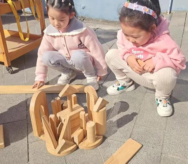 诺亚舟庆安小哈佛幼儿园中一班 · 快乐那么多，我都留住了