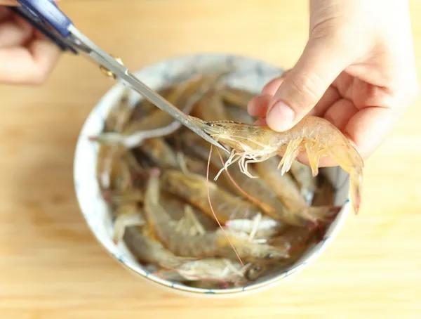 年龄大了，越要多吃肉？建议中老年人：多吃这4种肉，身体少生病