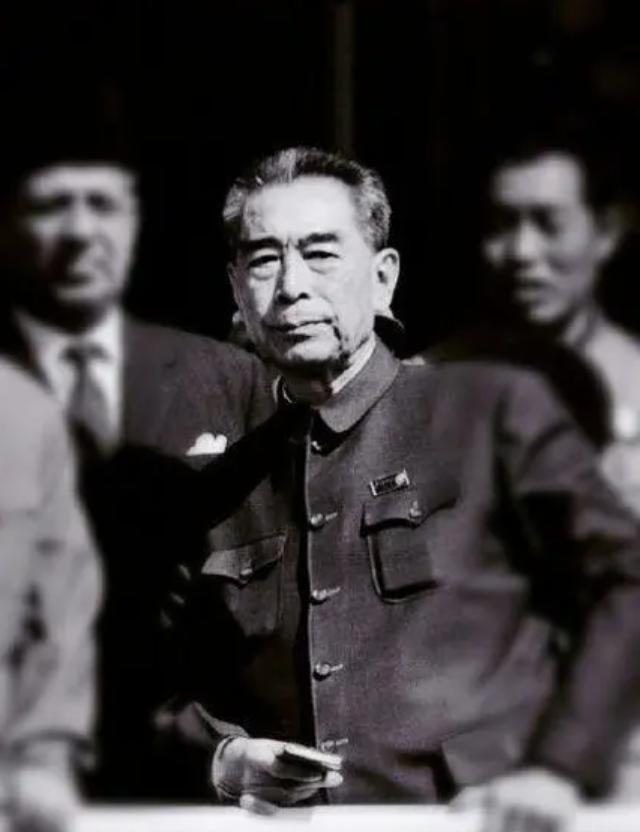 周恩来给毛主席写最后书信后，给张玉凤附条：千万不要在疲倦时念