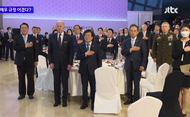 韩国人的脸被丢尽了！拜登扔出一张照片，尹锡悦遭全国声讨