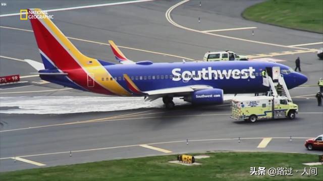 飞机正在高空飞行，窗外惊现一双手臂，西南航空1380班机空难事件