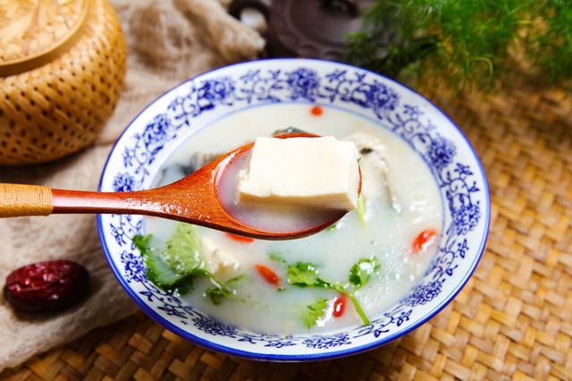 春季湿气重，建议多吃“3菜2豆2肉”，少吃2果，健脾祛湿健康过春