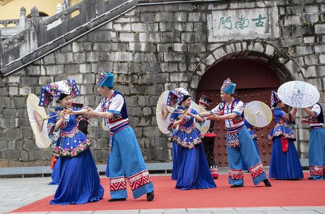 桂林：桂剧、彩调经典片段在古南门实景展演