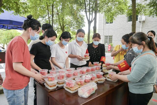「疫情前线」广安区：暖心！爱心企业为一线抗疫工作人员送爱心