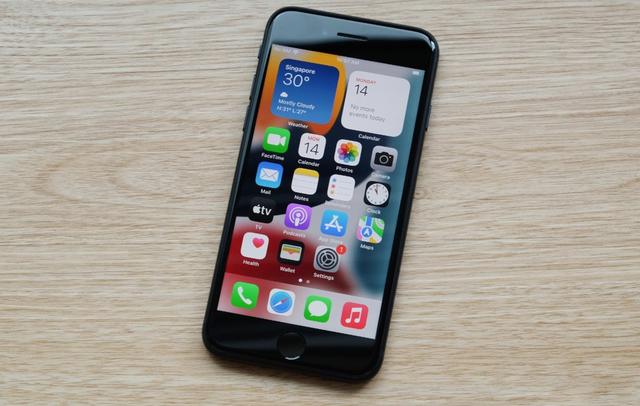 自信过头？传新款iPhone SE要减产，经典套娃设计用户不愿意买账
