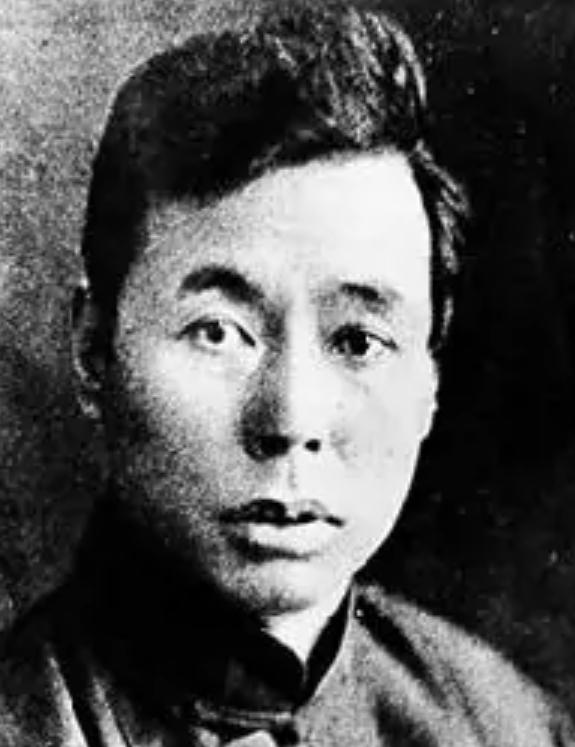 毛主席3次参观故宫城墙，为何却不肯踏进故宫半步？背后有何隐情