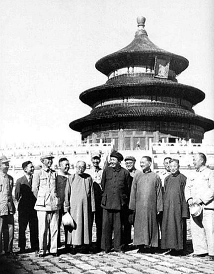 1949年毛主席邀张元济游天坛，期间问到：当年你在朝廷的俸禄多少