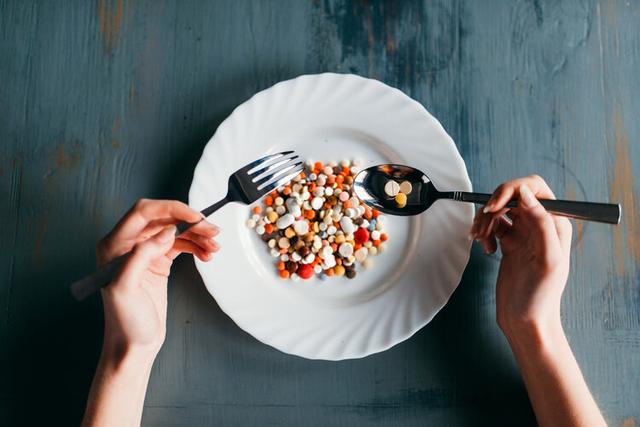 中国一年457万人确诊癌症！劝告：5种食物，再爱吃都要管住嘴