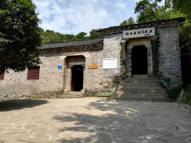 陈毅对许世友说：粟裕命令你撤你就得撤，不行就撤了你