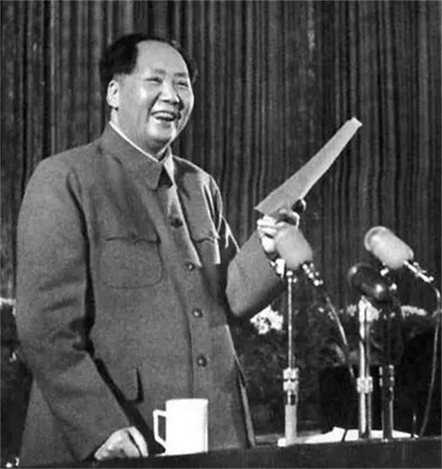1949年毛泽东出访苏联，苏联人给厨师送来一死鱼，毛泽东：扔出去