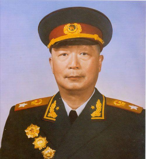 80年记者问邓小平：天安门毛主席像是否永远保留？邓小平如何作答