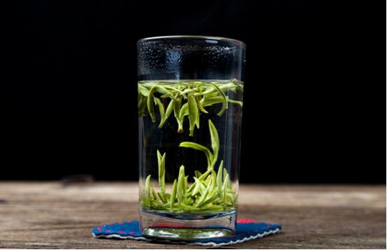 上了年纪要“忌茶”？建议50岁以后牢记这“3不喝”，益处多