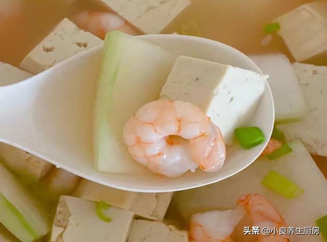 冬季，给孩子多喝这汤，荤素搭配营养高，补钙质，别舍不得花钱