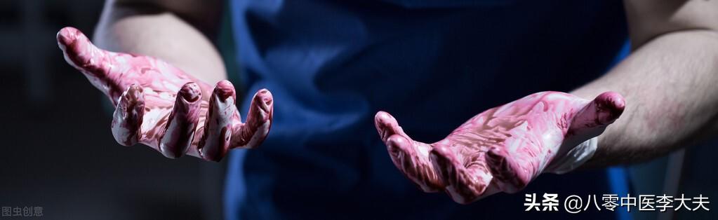 脸上有黑点，胸口针扎一样疼，眼圈发黑，嘴唇发黑，是瘀血造成的