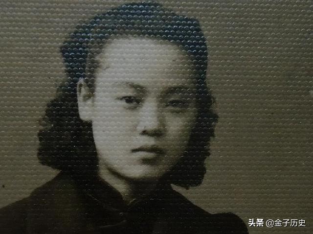 恩人儿子来投靠，杜月笙老婆故意扔钱试探：如果捡了，就打发他走