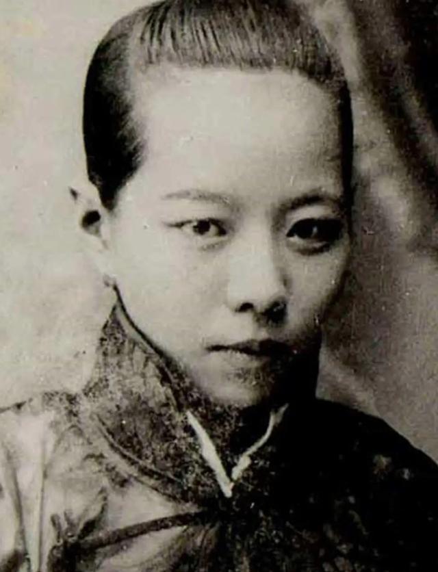 “懒婆娘”下嫁锅炉工，每天喝酒闲逛不干活，44年后才知是小凤仙