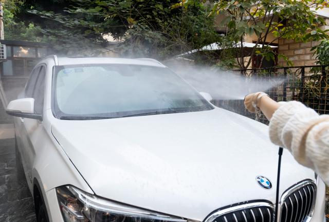 比特斯拉大胆多了，苹果造车不要方向盘，网友：这把车当手机了