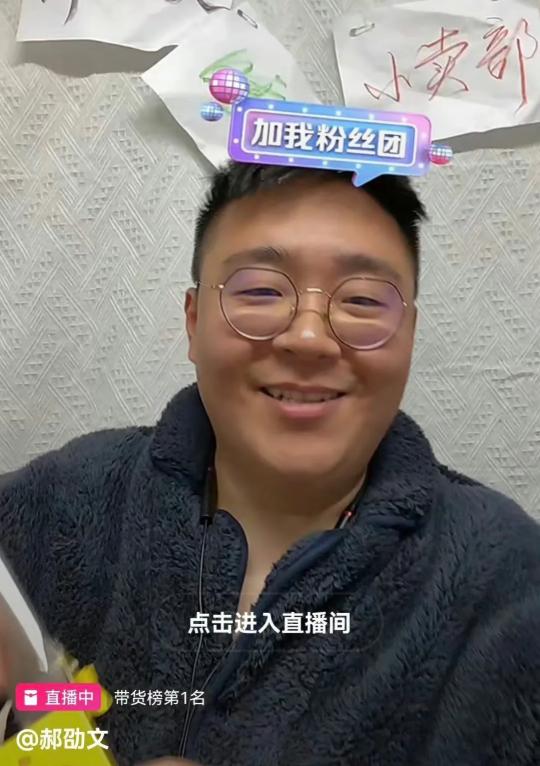 同样是雪天拍段子，冯巩留言区太暖心，潘长江却被嘲讽：别卖惨了
