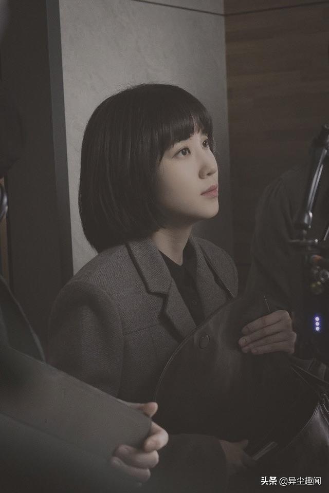 �ڶ���ѧ�ĺ�������Ů(����ѧ��Ů����������У����ϵ��ҵ����Ӣ���ǵ���ѧ��)