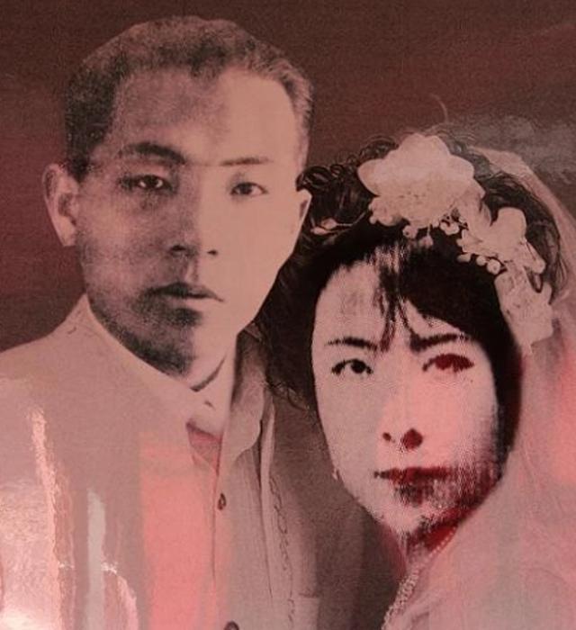 于凤至和赵一荻临终前，都交待为张学良留墓穴，张学良最后选择谁