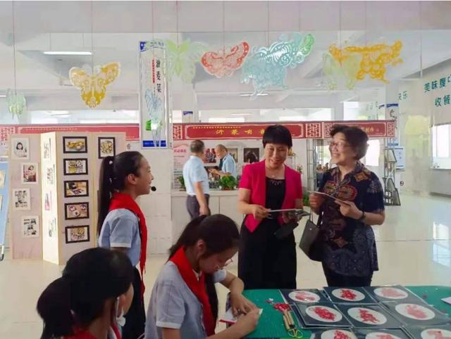 中小学迎来新课程，学生要学会“煮饭种菜养禽”等，9月开学实行