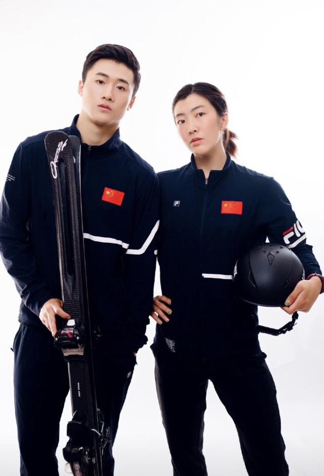 奥运冠军徐梦桃被求婚成功！男友单膝下跪献大钻戒，女方激动落泪