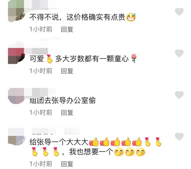 71岁张艺谋身体状况引担忧，拆盲盒包装双手颤抖，两鬓斑白脸消瘦