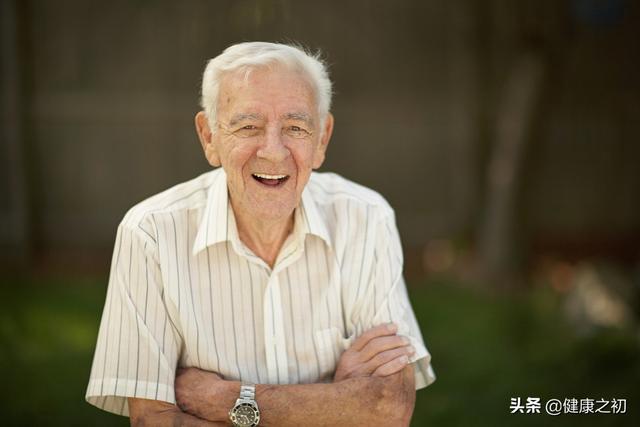 吸烟饮酒哪个对血管伤害更大？为什么有的人烟酒不离手依然长寿？