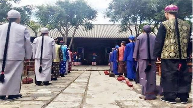 因相貌太丑乾隆出上联挖苦，却被他当场对出，乾隆大喜：赐他探花
