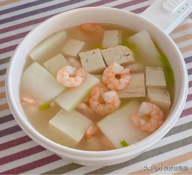 冬季，给孩子多喝这汤，荤素搭配营养高，补钙质，别舍不得花钱