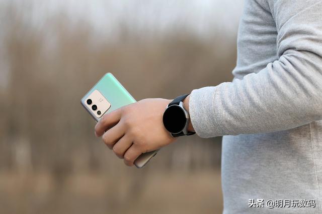 摆脱手机缚束，让运动更自由，vivo WATCH 2智能手表评测