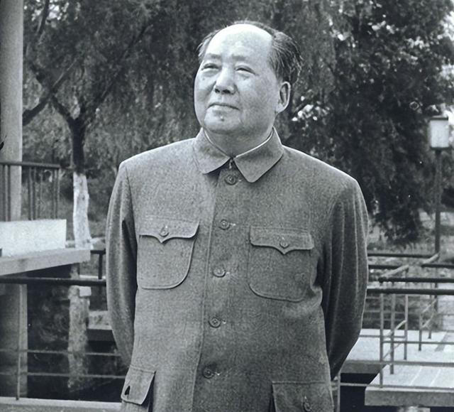 1956年陈毅瞻仰毛主席故居时，笑问一旁的同志：你们认识毛泽全吗