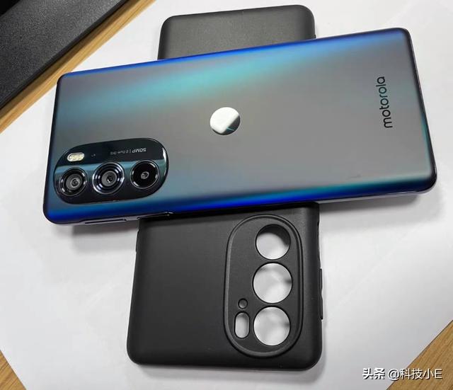 跌至2399元，五千电池+8GB+144Hz高刷，售价亲民的骁龙8Gen1手机