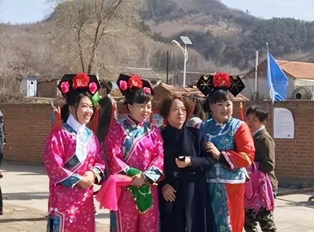 辽宁皇族村：村民是满清皇室正牌后裔，生活起居仍保留当年习惯