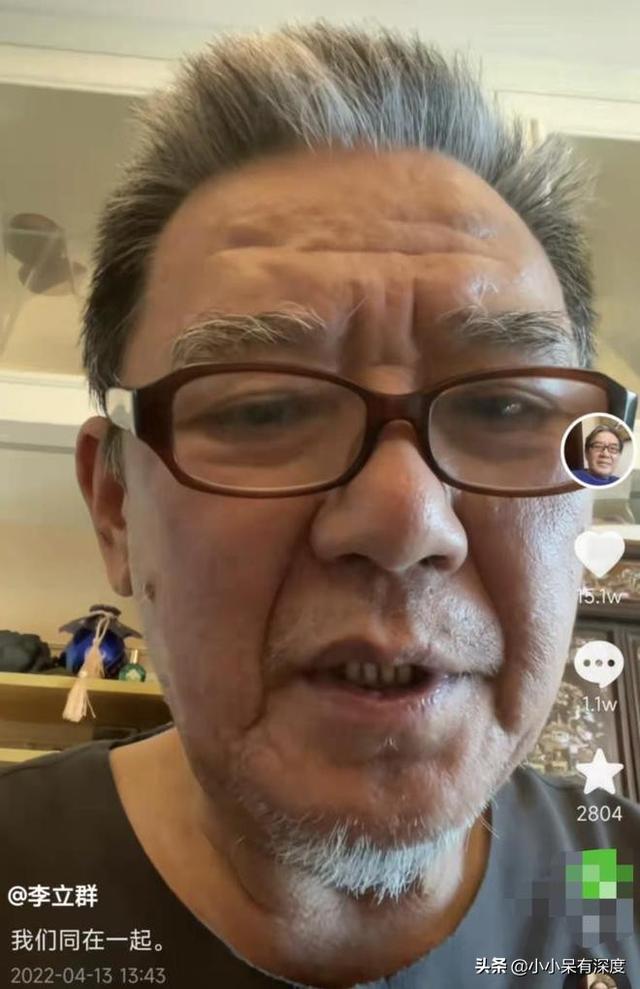 老戏骨李立群的隔离生活，与妻子照片，头发花白互相依偎恩爱十足