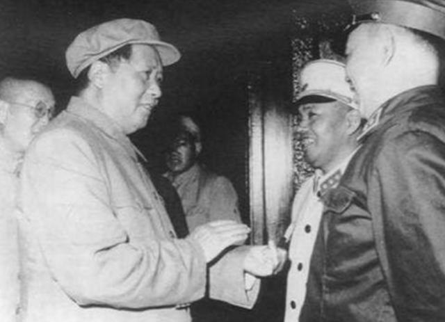 76年许世友收到中央绝密电报后，心情异常沉重：我想去看看毛主席