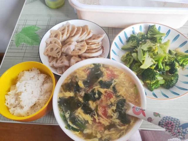 产妇产前125斤，产后维持在112斤，得益于她婆婆做的花样月子餐