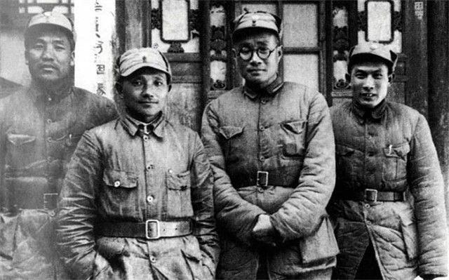 1973年邓小平回到北京，尤太忠去到住处看望：我给你拿几条好烟来