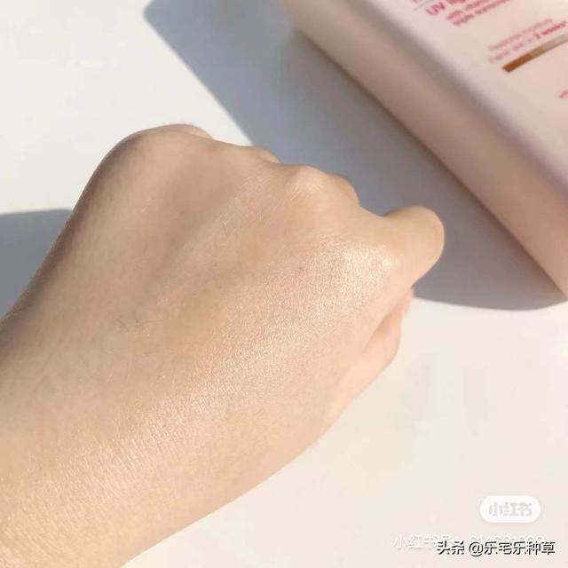 雅顿身体乳广告