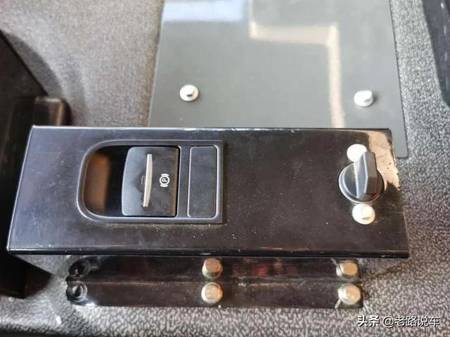 宇通宽体矿用自卸车