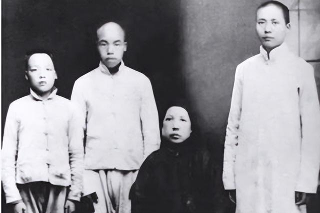 1976年，收到杨开智的来信，主席激动落泪：这是我哥哥，我要见他