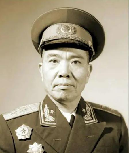 开国中将湘江战役被俘，回延安后不敢见主席，遗嘱骨灰不入八宝山