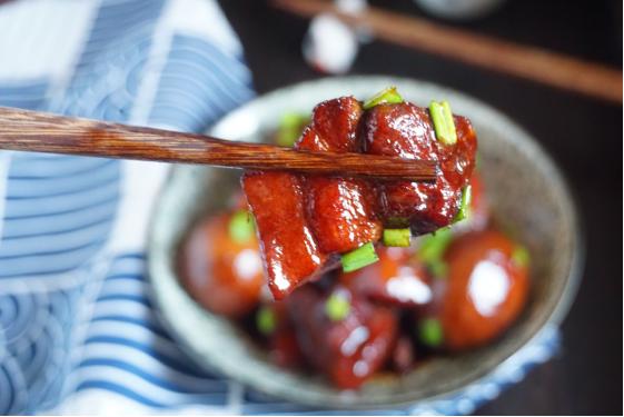 喷喷香的五花肉肥瘦相间肥而不腻吃了还想吃 新闻时间