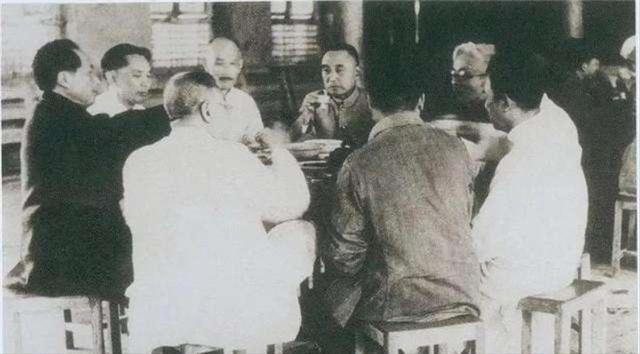 1949年毛泽东出访苏联，苏联人给厨师送来一死鱼，毛泽东：扔出去