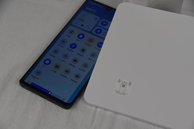 荣耀路由4 Pro化繁为简，躺平也能畅享高速WiFi