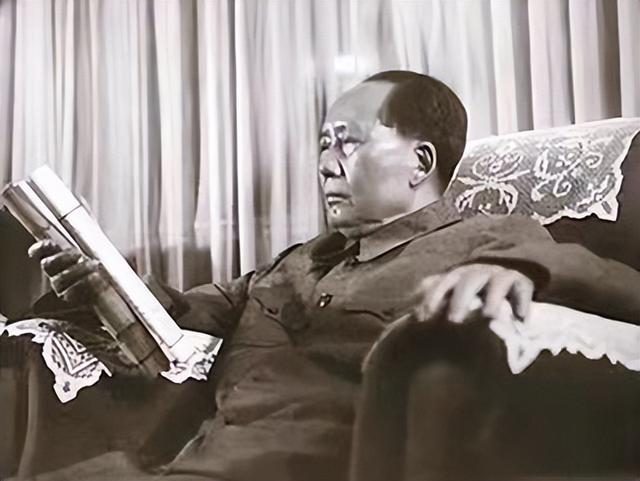 1952年，湖北一铁匠怀揣一封信走进中南海，毛主席：你该早些来嘛