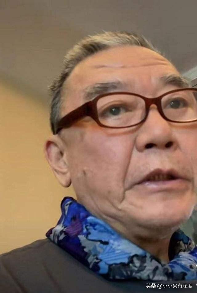老戏骨李立群的隔离生活，与妻子照片，头发花白互相依偎恩爱十足